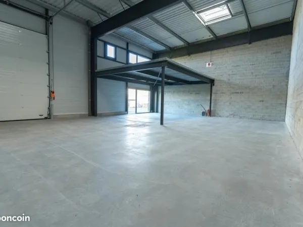 Local 144 m²