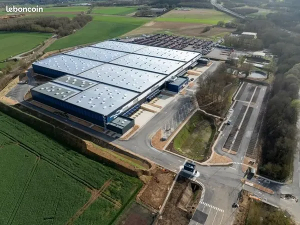 Local logistique 6 251 m²