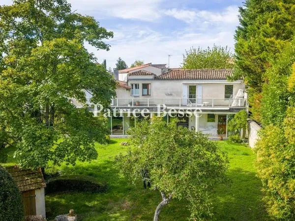 Maison 7 pièces 230 m²