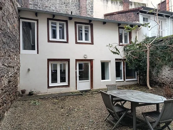 Maison de ville T3 Place Chapelon ST ETIENNE