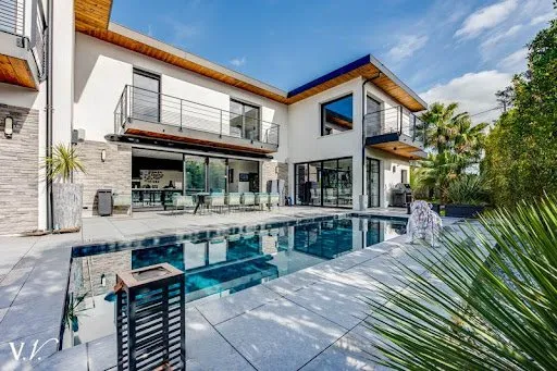 Maison 5 pièces 300 m²