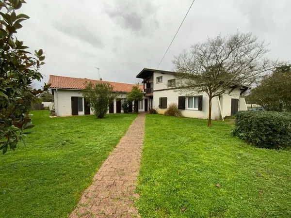 Maison 7 pièces 270 m²