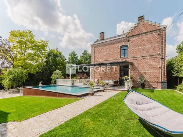 Maison 10 pièces 232 m²