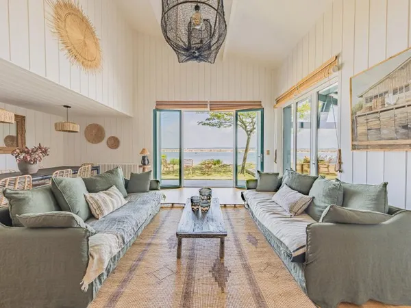 VILLA EN PREMIÈRE LIGNE AU MIMBEAU, CAP FERRET, AVEC ACCÈS DIRECT À LA PLAGE