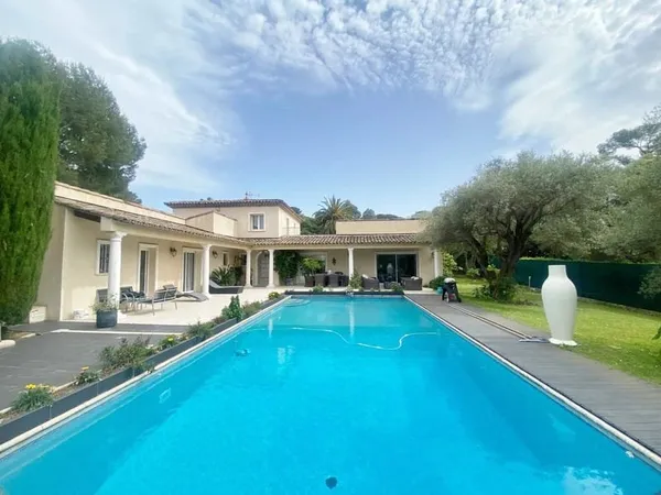 Maison 5 pièces 300 m²