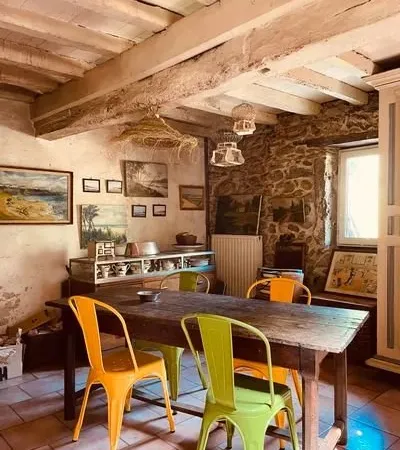Ferme landaise dans la foret