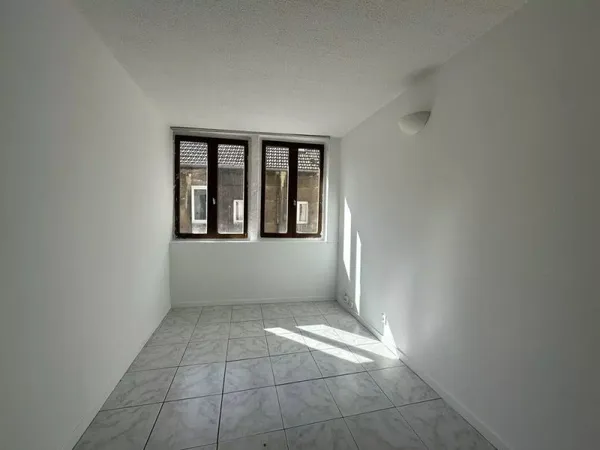 T2 DE 24,74m² - HYPERCENTRE - RUE DU BOURG