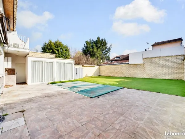 MAISON D'EXCEPTION 205 m² (190 + studio) - PISCINE CHAUFFÉE - AUCUN TRAVAUX