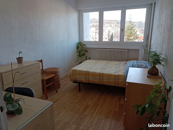 Chambre dans colocation meublée avec balcon - Proximité centre-ville