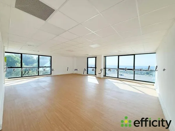 Commerce 1 pièce 72 m²