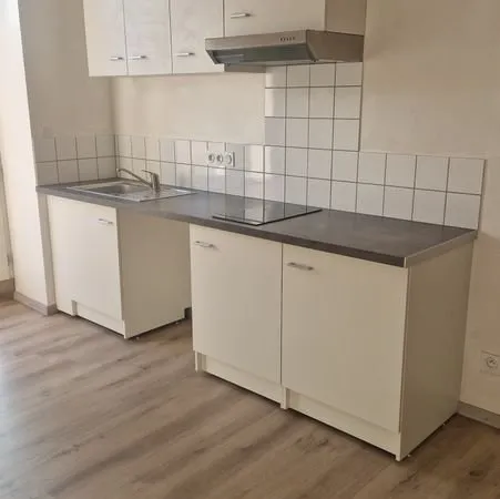 A louer f2 1er etage avec terrasse