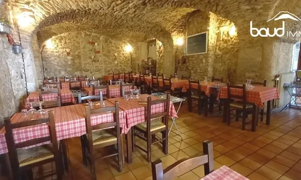 Immeuble restaurant et habitations