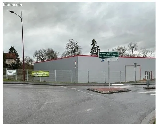 À louer : Local brut 470 m² - Rond-point Rethel