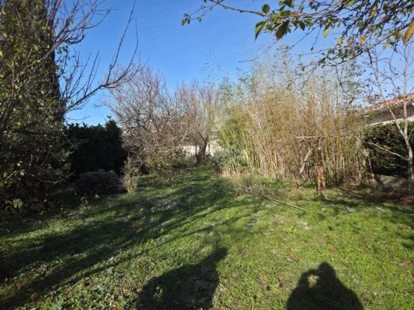 Terrain 823 m²