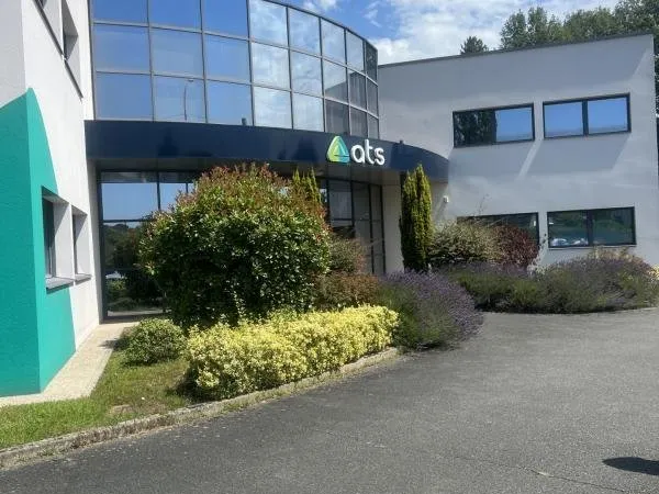 LOCAL PROFESSIONNEL 1200M2 AVEC 8000 M2 DE TERRAIN