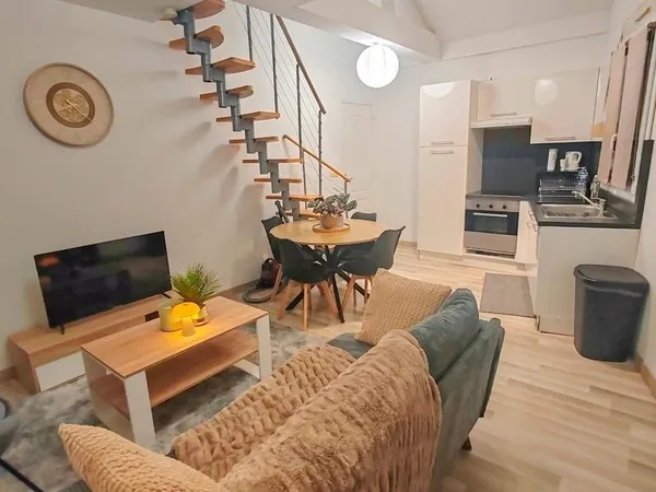 Duplex meublé cosy - Tram 2 min - Parking gratuit - Prêt à vivre