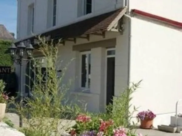 Immeuble, commerce et appartements en Touraine