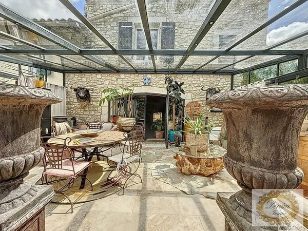 Maison de Maître en pierre avec son Jardin secret