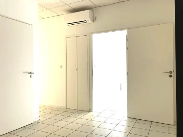 Bureaux 58m2 climatisation centre ville proche HALLES