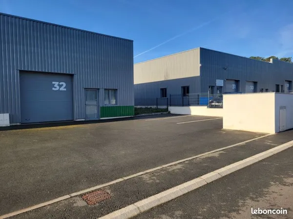 Entrepôt 169 m2 proche N89 direct propriétaire