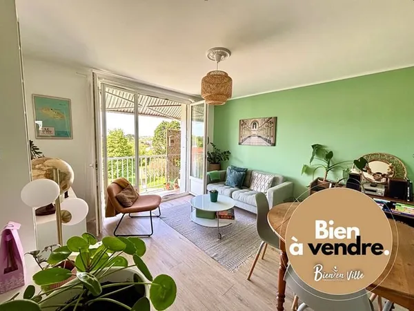 Rezé - Proche place du 8 mai - Appartement 3 chambres avec balcon.