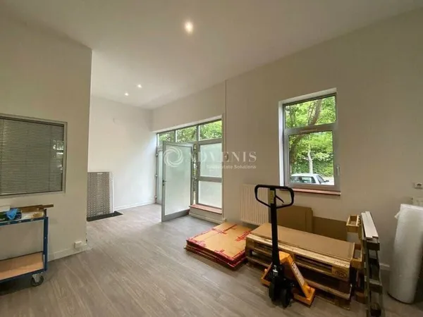 Local d'activité 141 m²