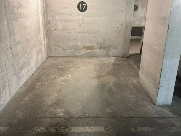 Loue parking 8m²