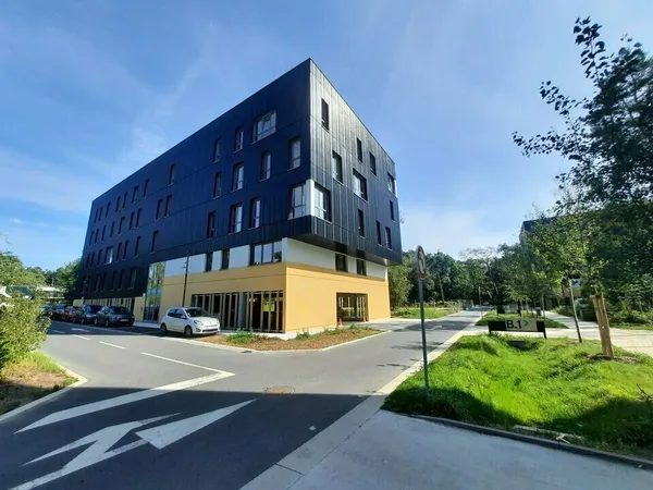 Local professionnel 232 m²