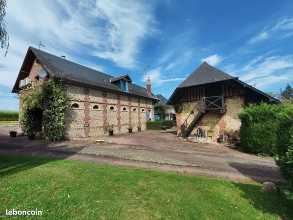 ANCIEN PRESSOIR avec maison à colombage de 270 m² hab sur un parc complanté de 4500 m² clos avec gar
