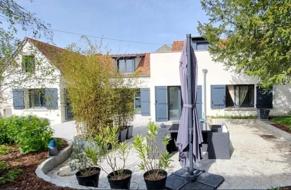 UNIQUE !! Superbe maison de 7 pièces sur parcelle de 1274 m2 -centre ville Etréchy