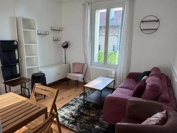 Superbe 3 pièces lumineux meublé 45 m² rénové à neuf - à 280m Gare La Garenne Colombes - Disponible 