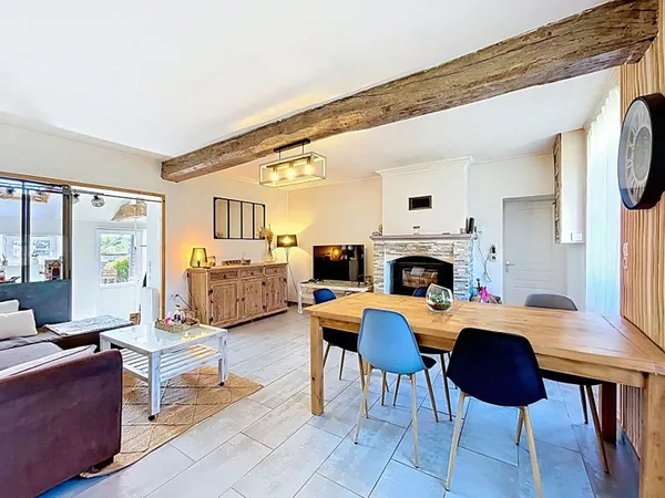 Maison à vendre de 81m2, deux chambres, dépendances et terrain clos de 800m2