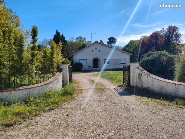 Pavillon avec Piscine aux Bordes