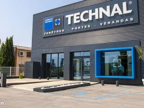 Showroom et bureaux à louer / à vendre