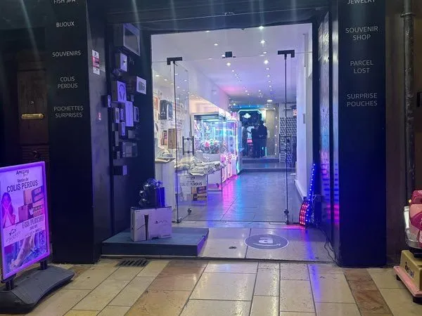 Grand local commercial tous commerces / Emplacement Numero 1