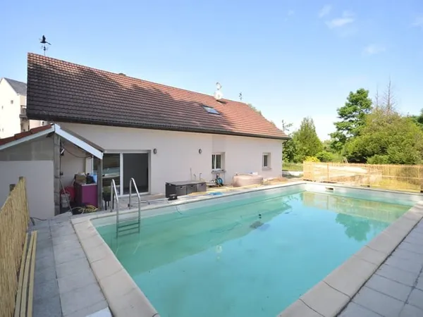 Maison 7 chambres à Ste-Suzanne
