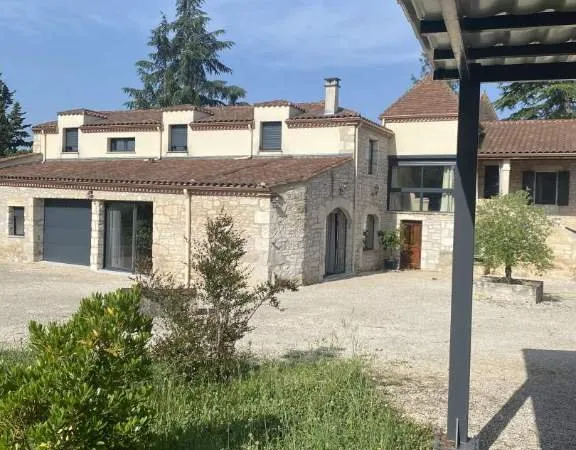 Maison 7 pièces 240 m²