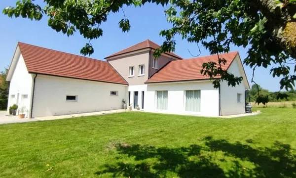 Maison d'exception RT 2012 à Villers Robert de 194 m² sur un terrain de 1756 m²