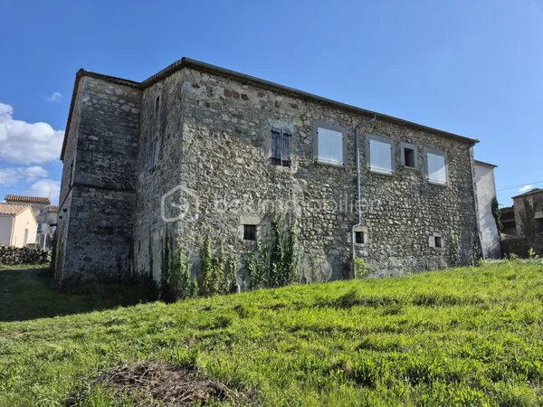 Maison 9 pièces 400 m²