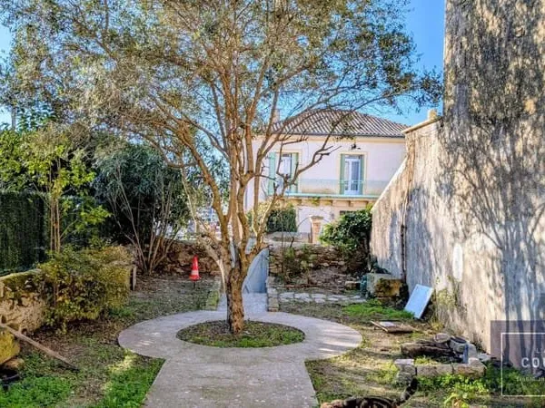 Maison 6 pièces 275 m²