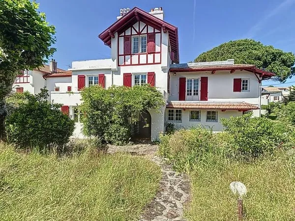Maison 11 pièces 270 m²