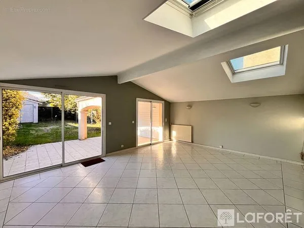 Maison - 131m² - 4 chambres - Jardin 236m² - Centre ville - Carbon Blanc