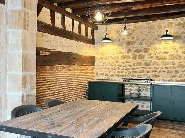 Beau 2 pièces meublé avec extérieur CV Auxerre