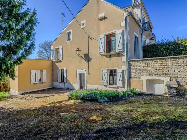 Maison Urzy, 3 chambres, en bordure de rivière, grand terrain, garage, entre Nevers et Guérigny