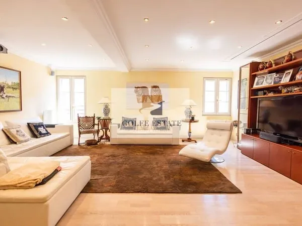 Appartement 6 pièces 168 m²