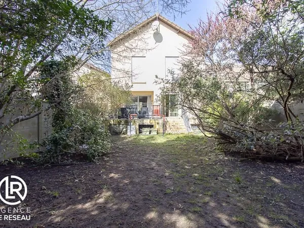 Maison familiale avec jardin située dans le quartier centre-