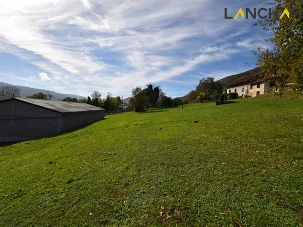 Grande parcelle de terrain à bâtir