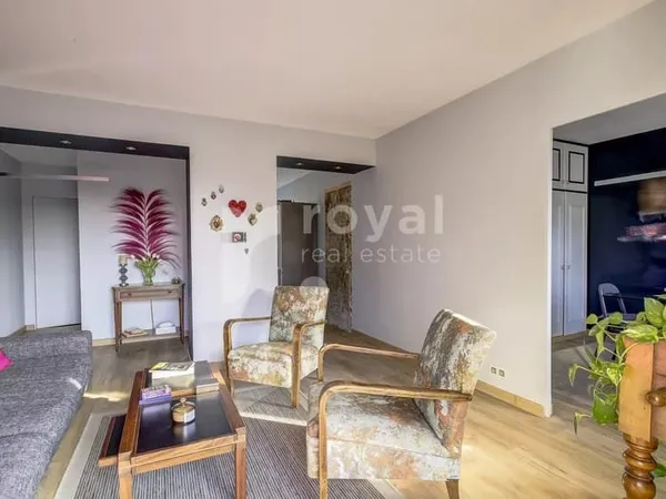Appartement rénové à pied du centre