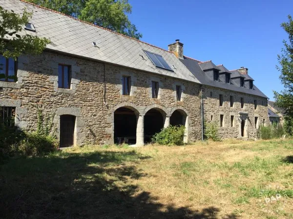 Maison 9 pièces 900 m²