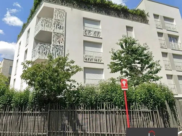 Appartement 4 pièces en très bon état, avec balcon et parking